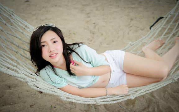 阳光少女陈思颖吊床性感写真