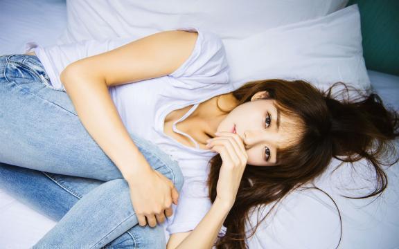 巧笑倩兮，美目眇兮