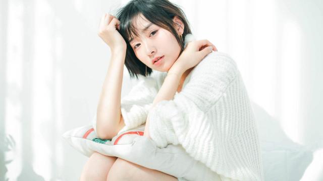 毛衣美女私房性感迷人写真
