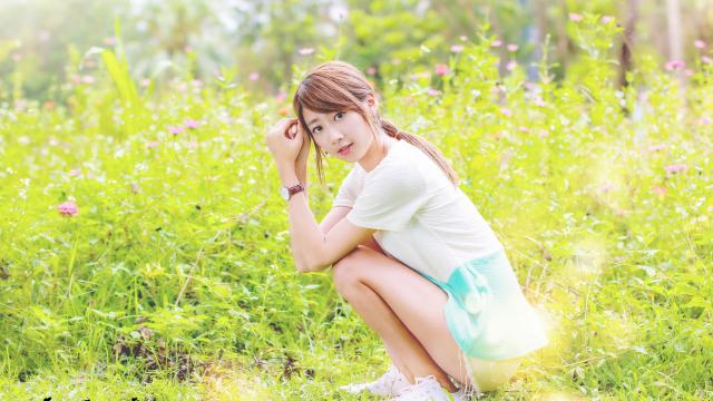 清纯靓丽妹子花丛唯美写真