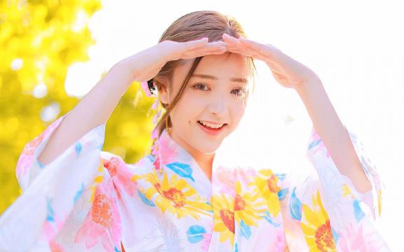 甜美汉服美女户外花丛写真