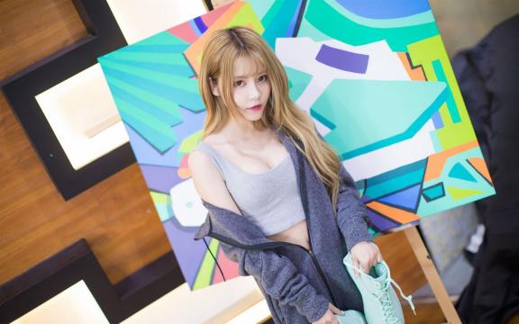 运动文胸美女杨晨晨清纯迷人写真