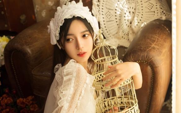 高颜值美女复古蕾丝裙私房写真