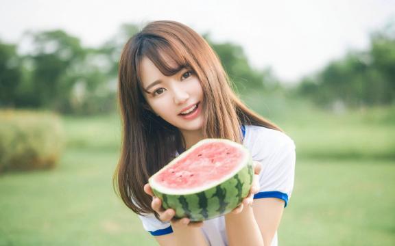 运动服美女小清新户外写真