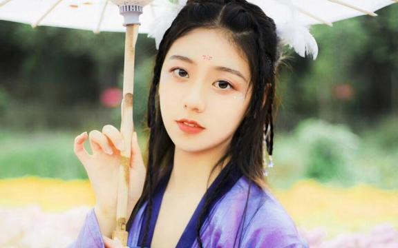 美艳灵动古风汉服美女写真