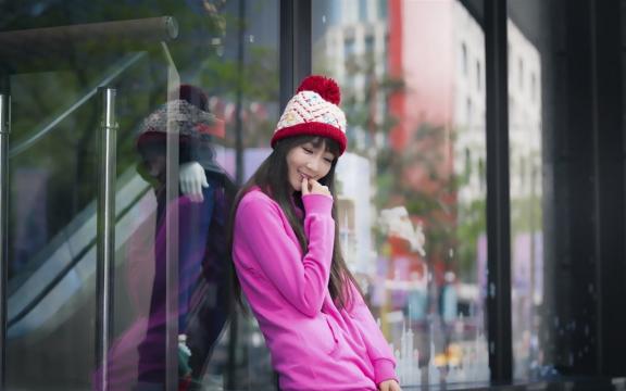粉色户外美女写真