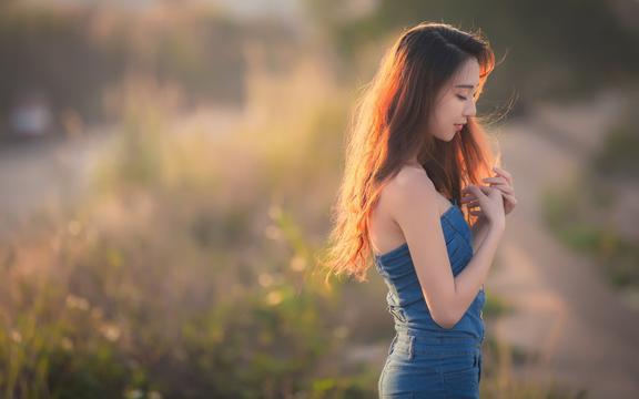 甜美美女户外唯美写真