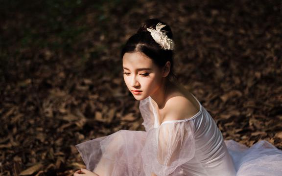 森林里面的芭蕾舞女生