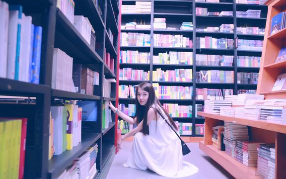 甜美女孩校园生活照