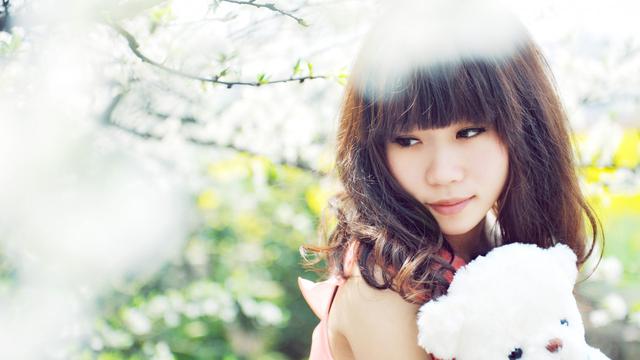 微笑向暖甜美女孩