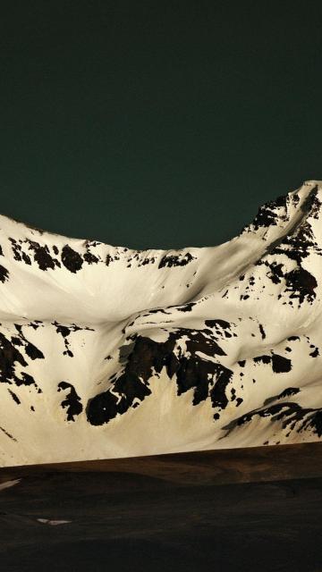 雪白的山