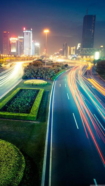 夜色下的的公路