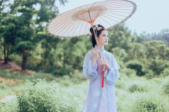 古装油伞美女忧伤清纯写真