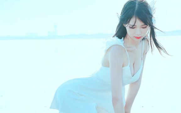 吊带短裙清纯美少女海边性感写真