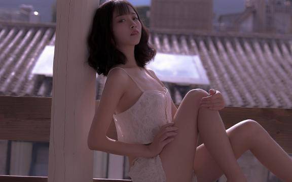 蕾丝吊带美女魅力性感写真