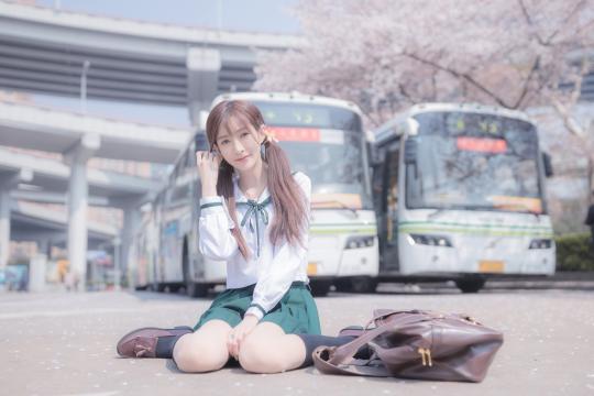 性感学妹室外唯美写真