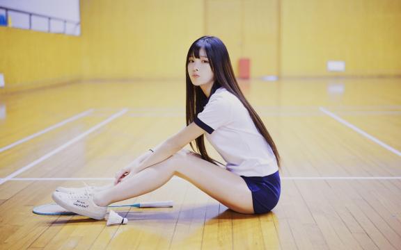 长腿学姐体育馆性感写真