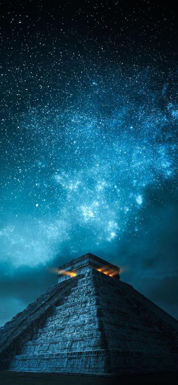 唯美星空下神秘金字塔