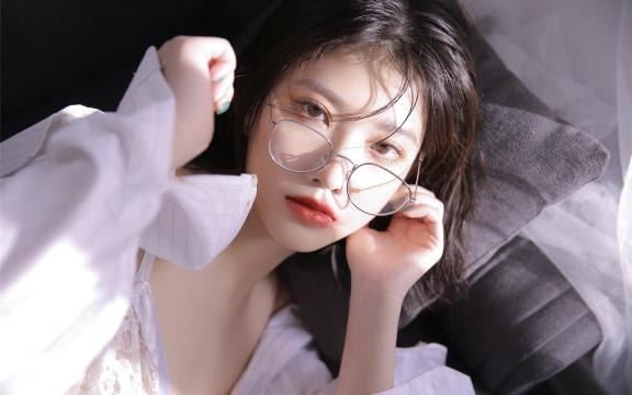 火辣性感睡衣美女诱人写真
