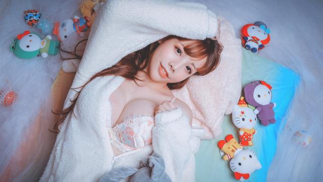 拥有天使面孔魔鬼身材的性感美女