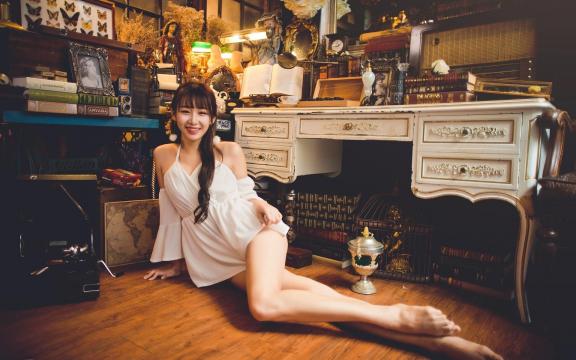 大长腿美女校花性感诱惑写真