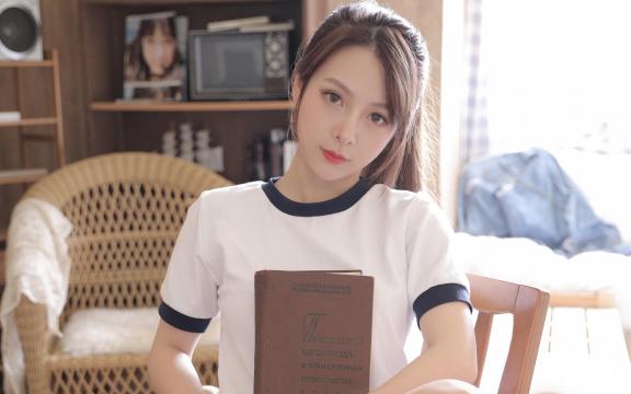 体操服美女干净白皙可爱写真