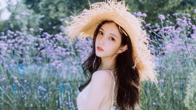 清新草帽美女性感白裙仙气田园风写真