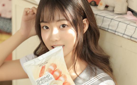 甜美纯情校花学生制服校园迷人写真