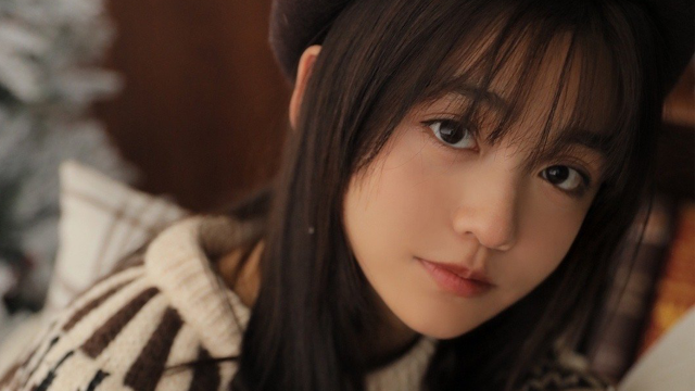 清甜少女冬日居家唯美写真