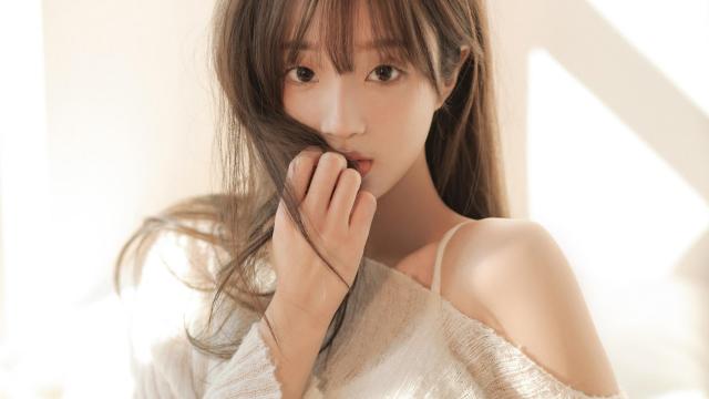 长发少女迷人写真