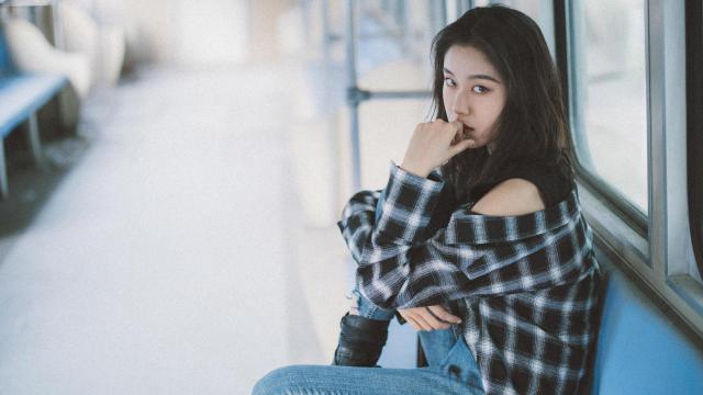率性优雅的美女