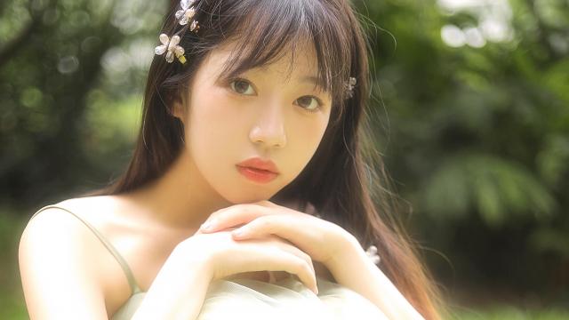 清新可人的美女