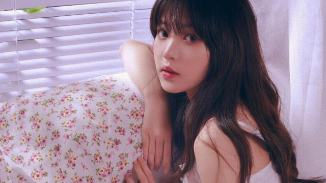 波浪卷长发美女柔情写真