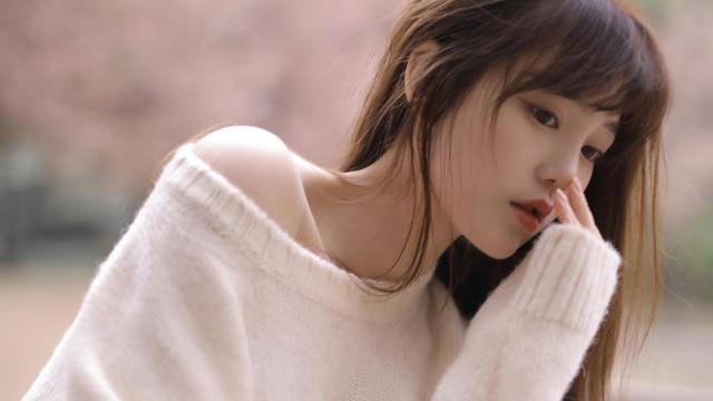 纯情白嫩的少女私房写真