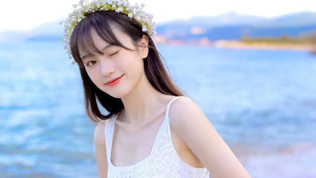 养眼小清新美女海边写真