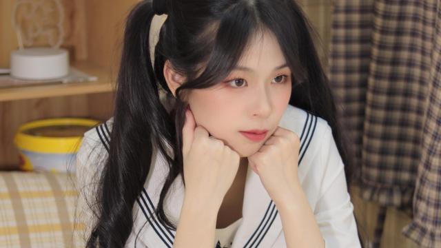 双马尾美女青春迷人写真