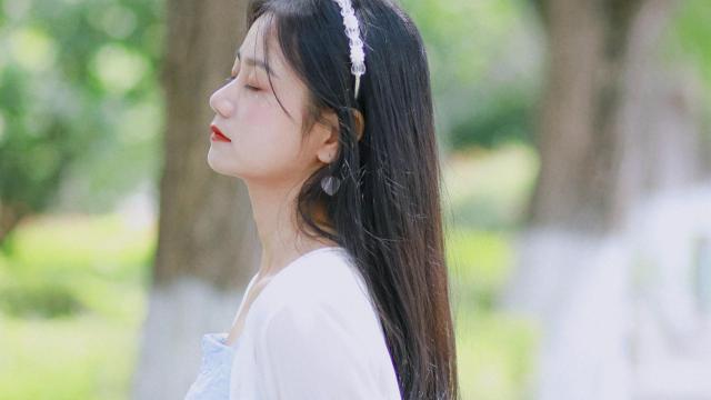清新十足的美女写真