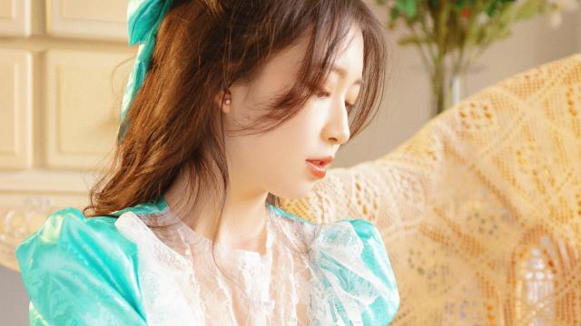优雅动人的少女