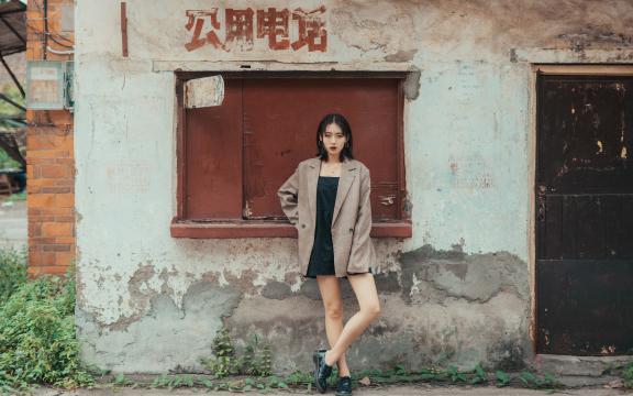 时尚性感的短发妹子