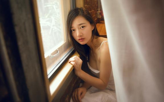 性感吊带裙极品美女居家写真