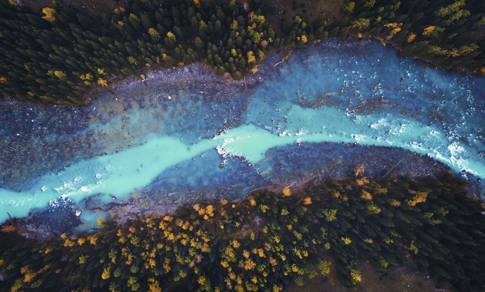 蓝色河流