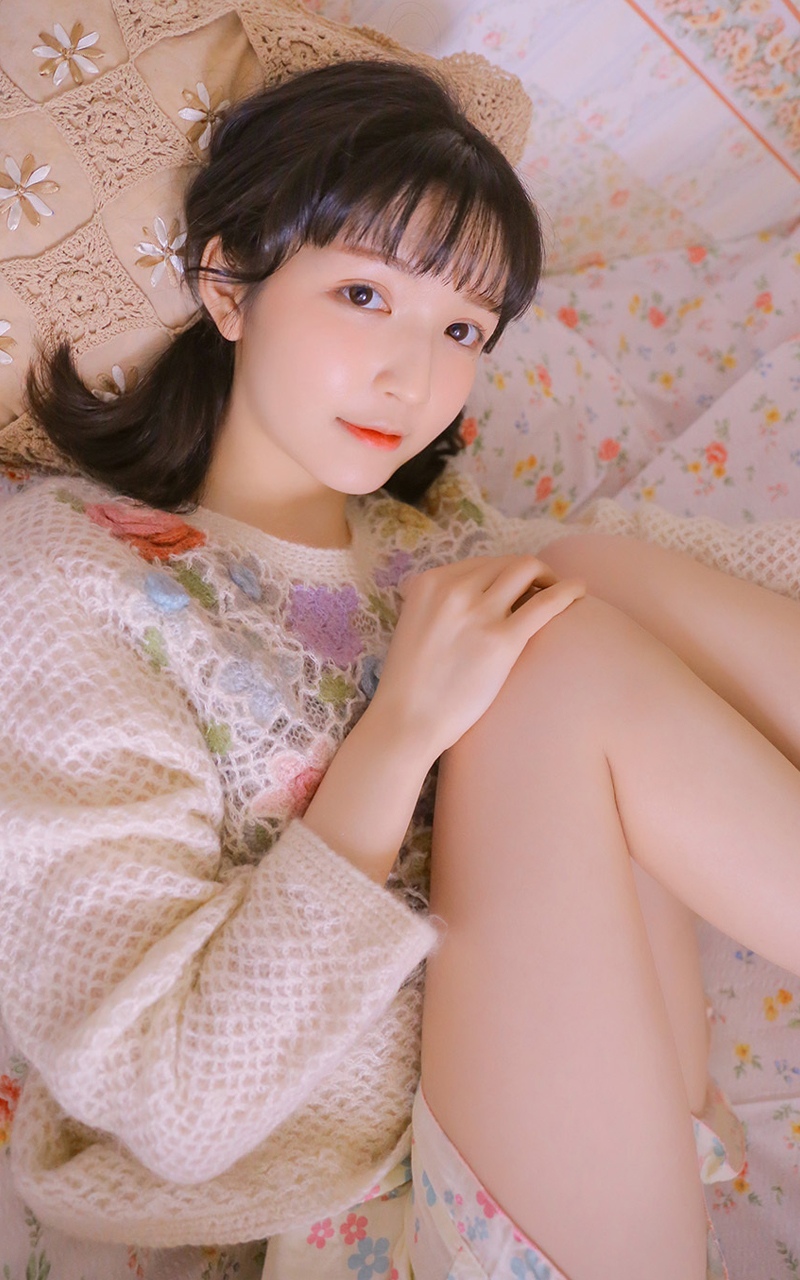 纯情迷人的性感少女美腿写真