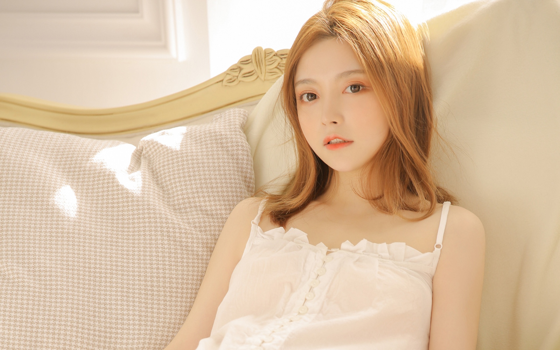 妩媚清纯的白嫩美女私房写真