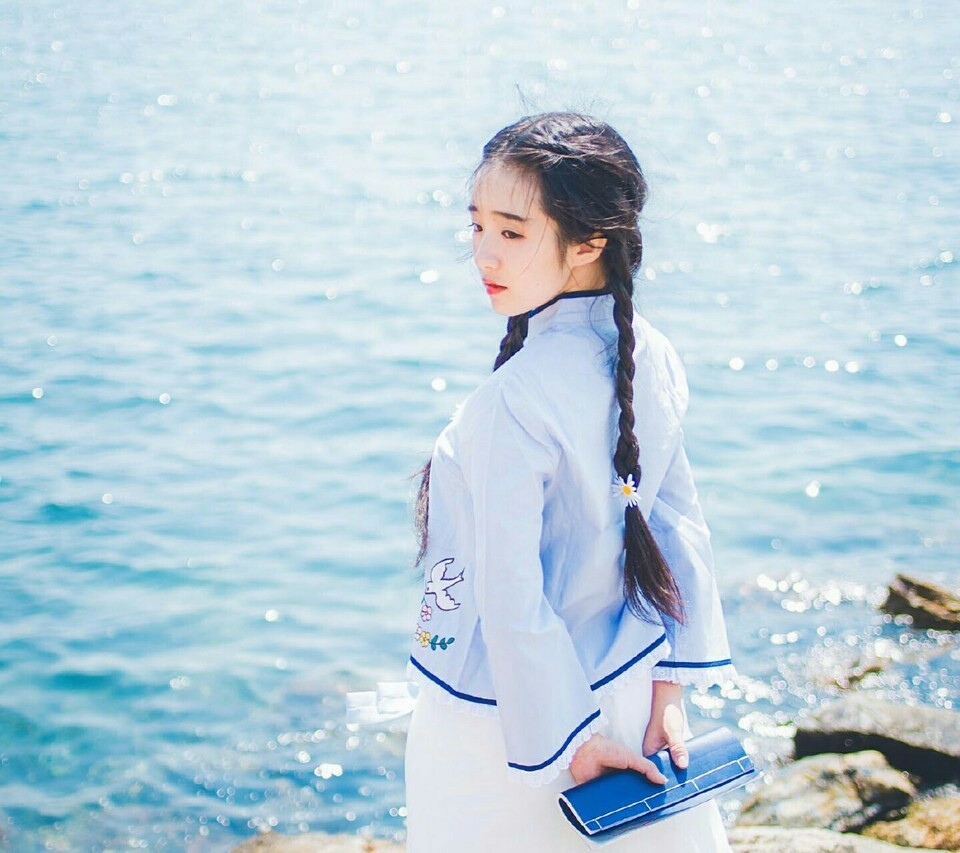 海边女生背影头像