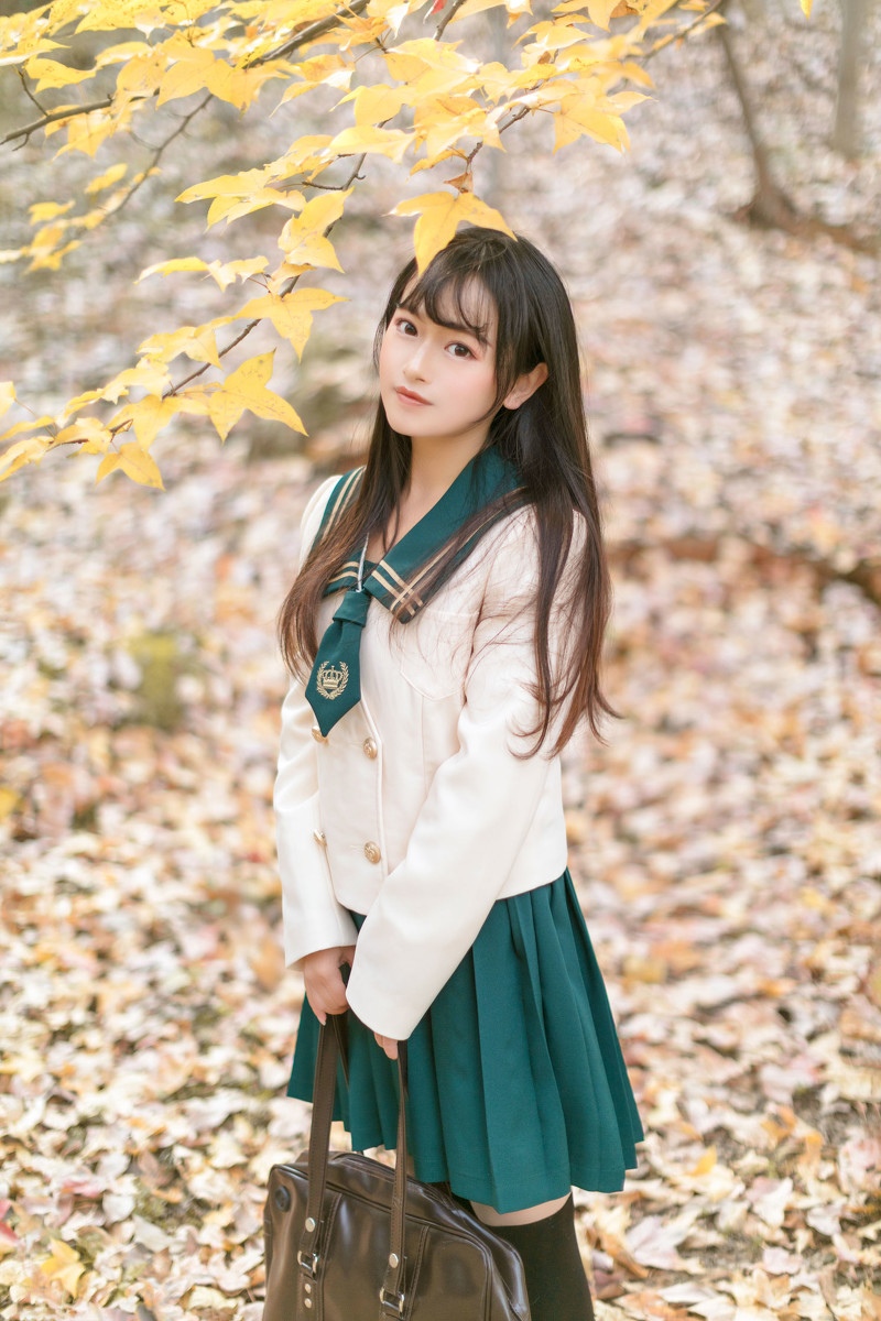 娃娃脸清纯美女JK制服
