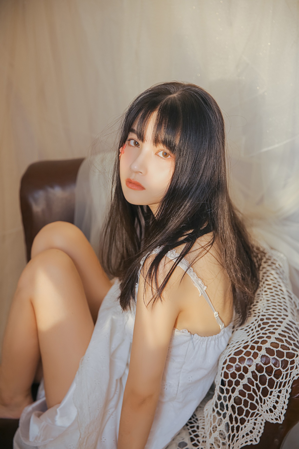 大胆性感美女薄纱吊带裙写真