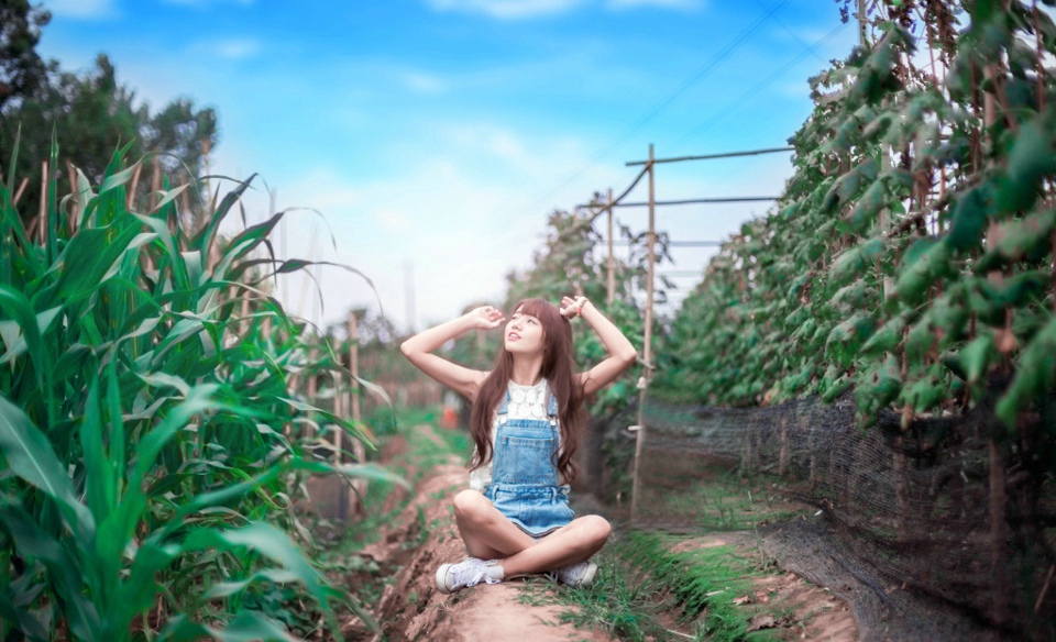 ​俏皮马尾妹子田园写真