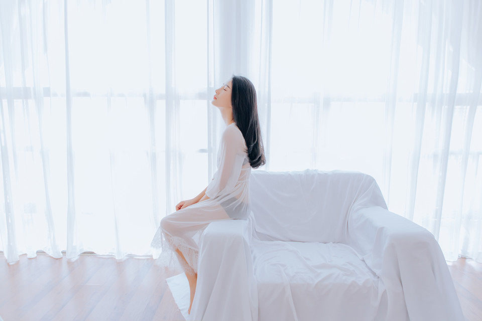 ​性感透视睡衣美眉