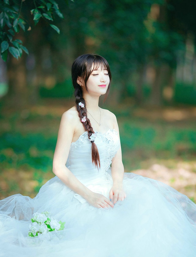 清新孩深林婚纱秀