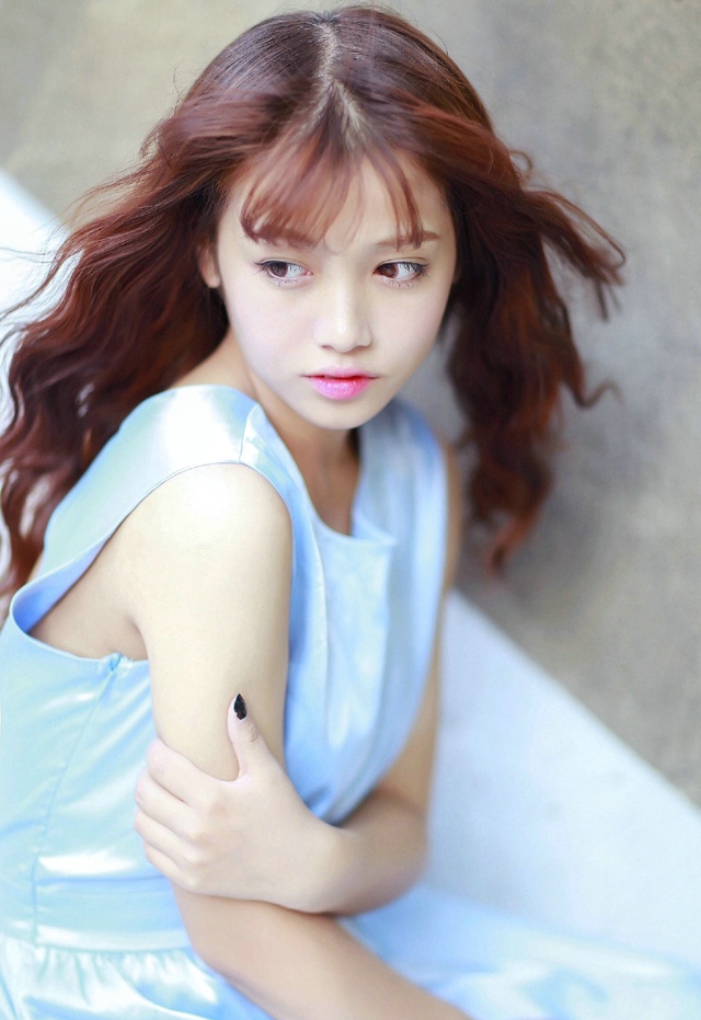 ​卷发甜美韩系美女